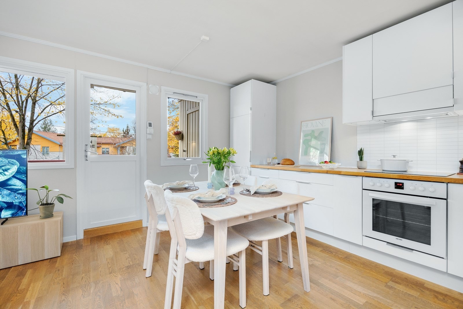 Direkte utgang til balkong fra stuen. Galleribilde