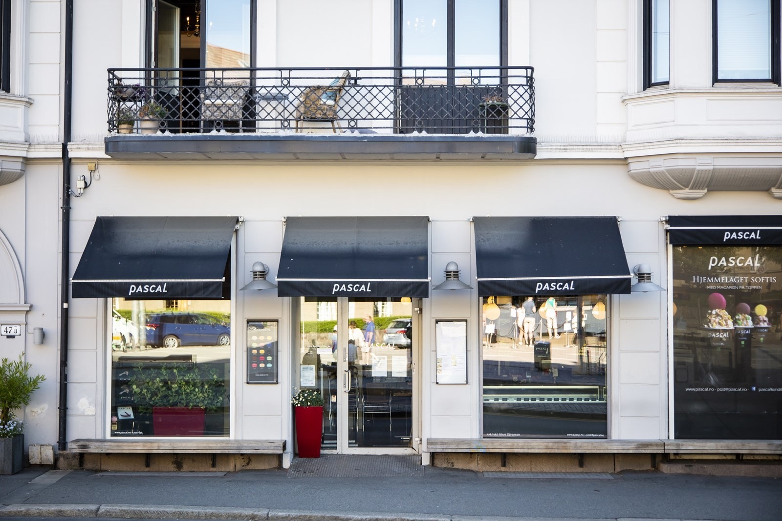 Området byr på mange hyggelige kaféer, restauranter, bakerier og ulike nisjeforretninger. Galleribilde