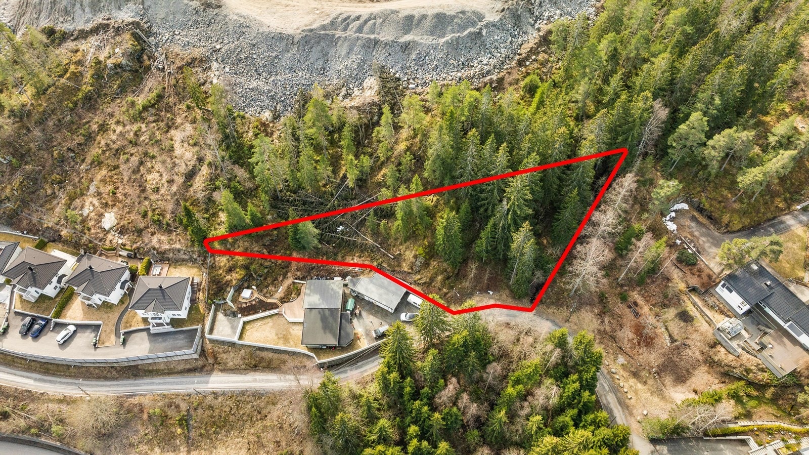 Kirkebyvegen 69 er en ubebygd råtomt i et attraktivt og veletablert boligområde på Kirkeby i Rælingen kommune. Galleribilde