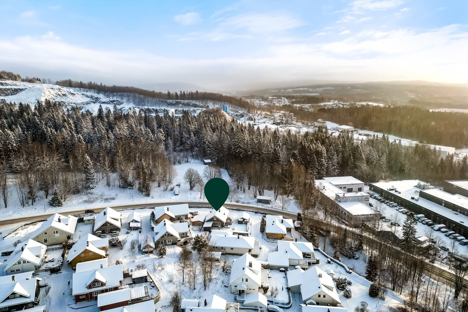 Marka ligger i umiddelbar nærhet og har flotte turmuligheter både om vinteren og sommeren Galleribilde