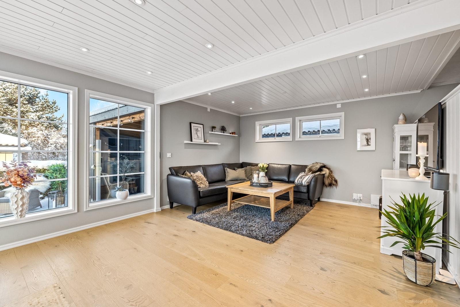 Stue med sofaområde og spiseplass Galleribilde