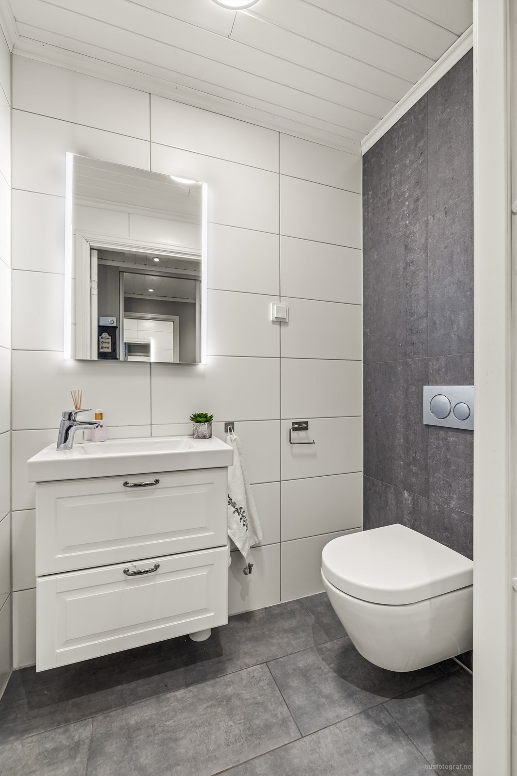 Praktisk ekstra wc-rom som ble renovert i 2020 iflg. selger Galleribilde