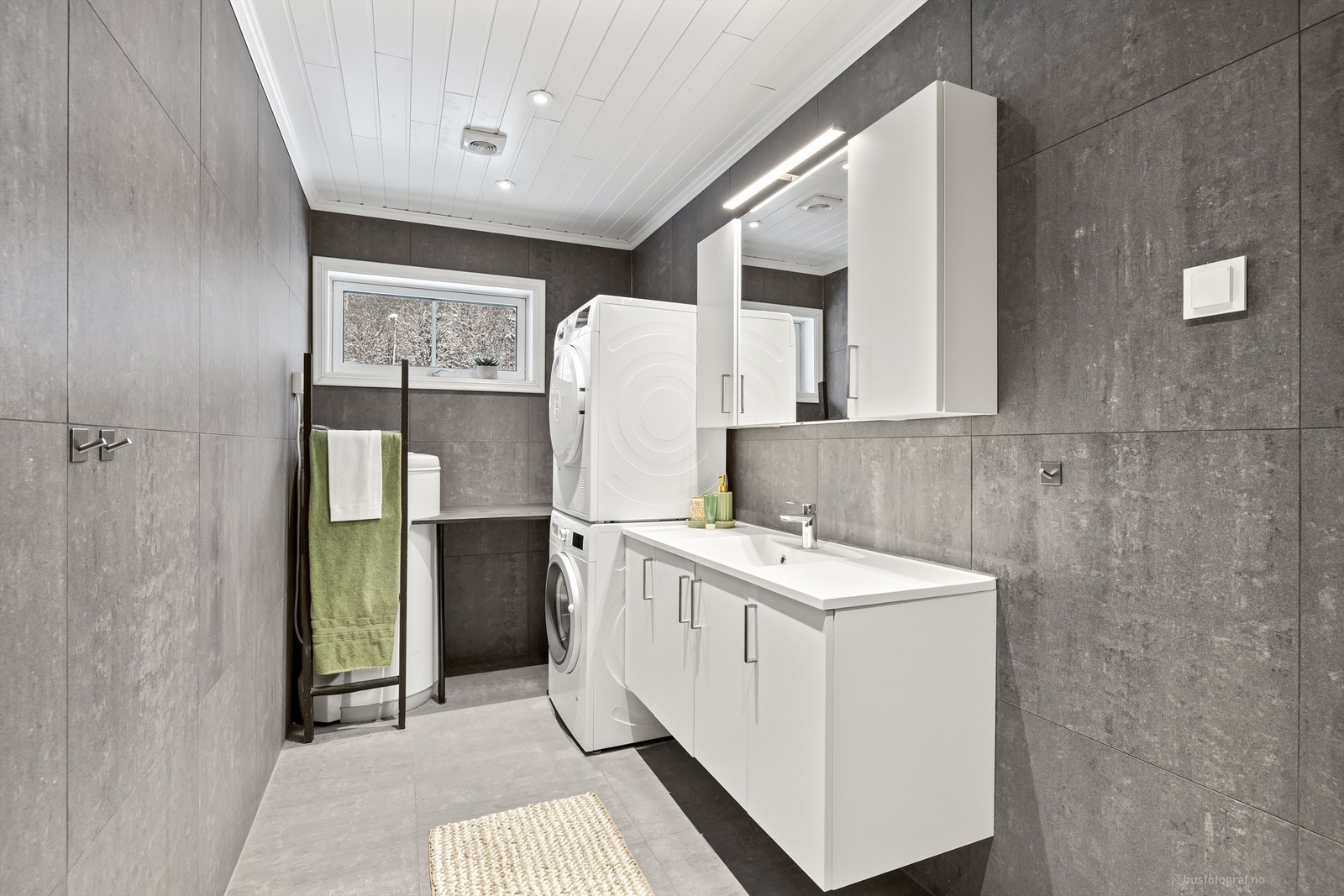 Moderne og pent bad fra 2020 i 1. etasje Galleribilde