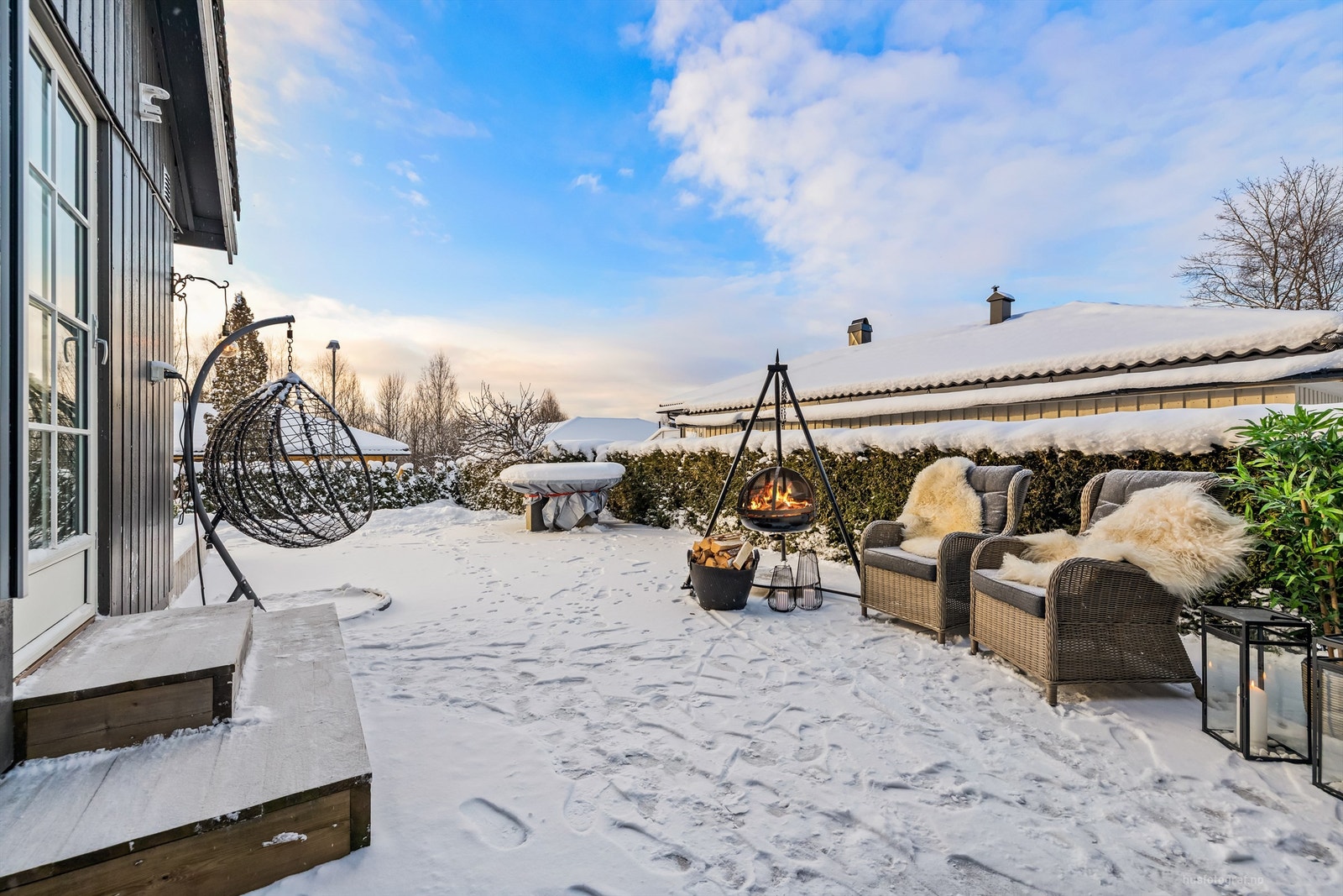 Fra stuen er det utgang til nordvestvendt terrasse på ca. 60 kvm Galleribilde
