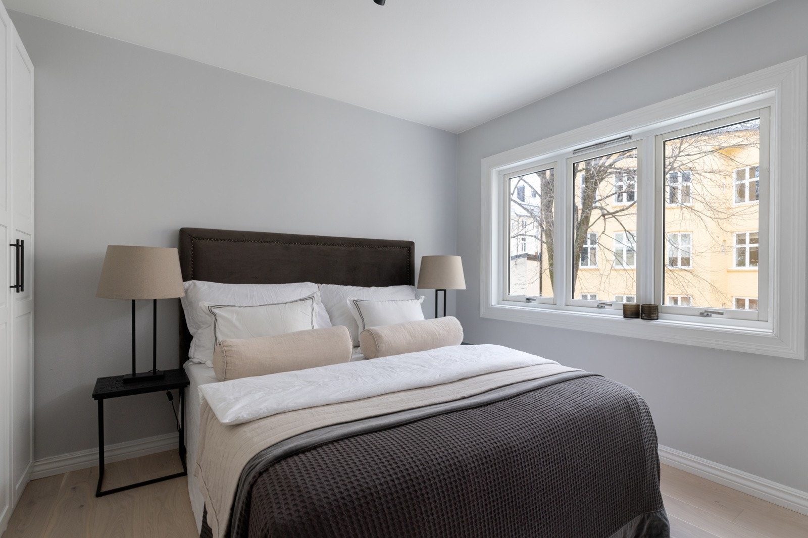 Soverom 1 - Leiligheten har i dag tre gode soverom som alle ligger østvendt mot bakgården. Galleribilde