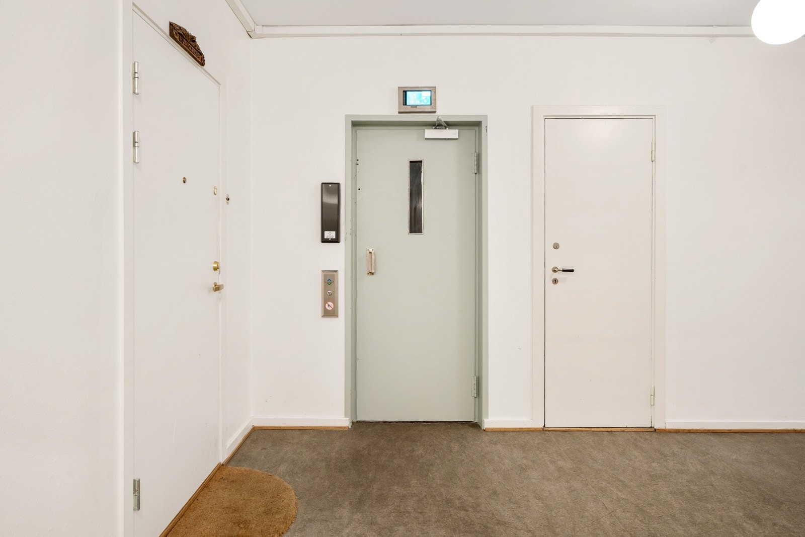 Bygget har både heis og trapp til etasjene. Galleribilde