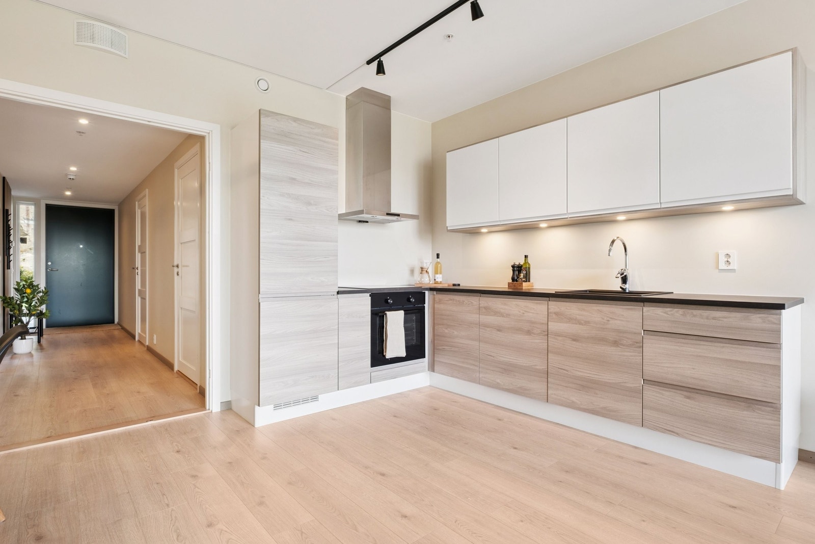 Godt med skapplass - leverandør er lokale Strai! Galleribilde