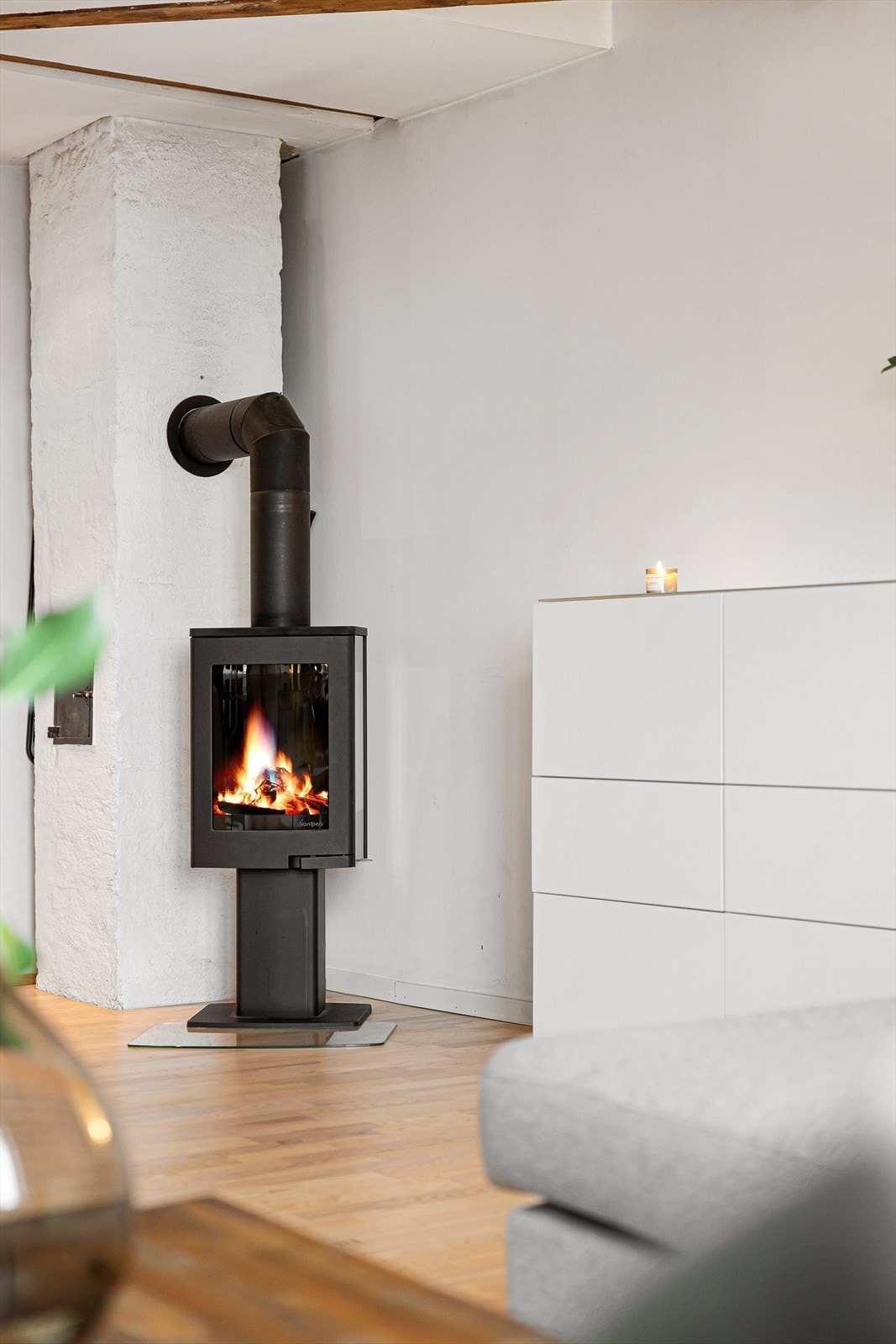 Den hyggelige peisovnen bidrar til en hyggelig og varm atmosfære. Galleribilde