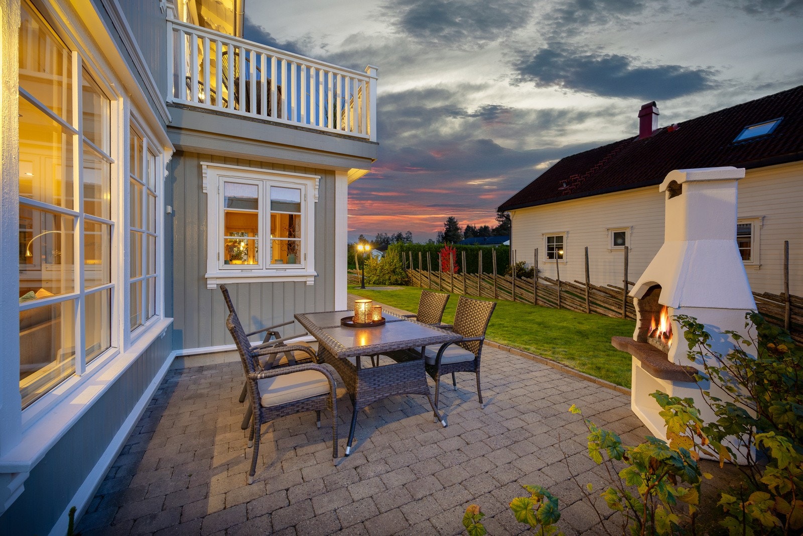 En ideell uteplass for sene sommerkvelder med familie og venner. Galleribilde