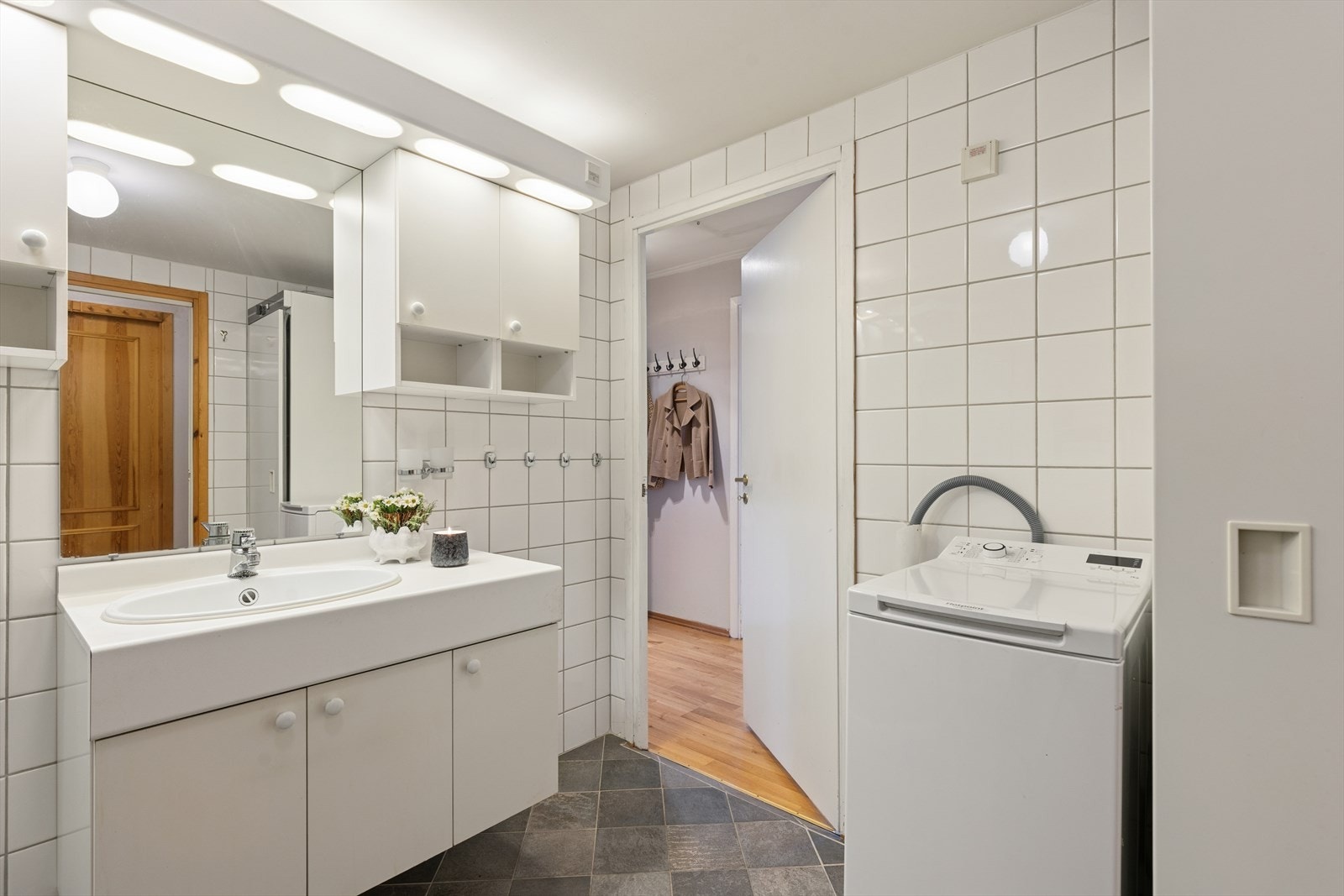 Badet er pusset opp før 2005, ukjent eksakt år. Galleribilde