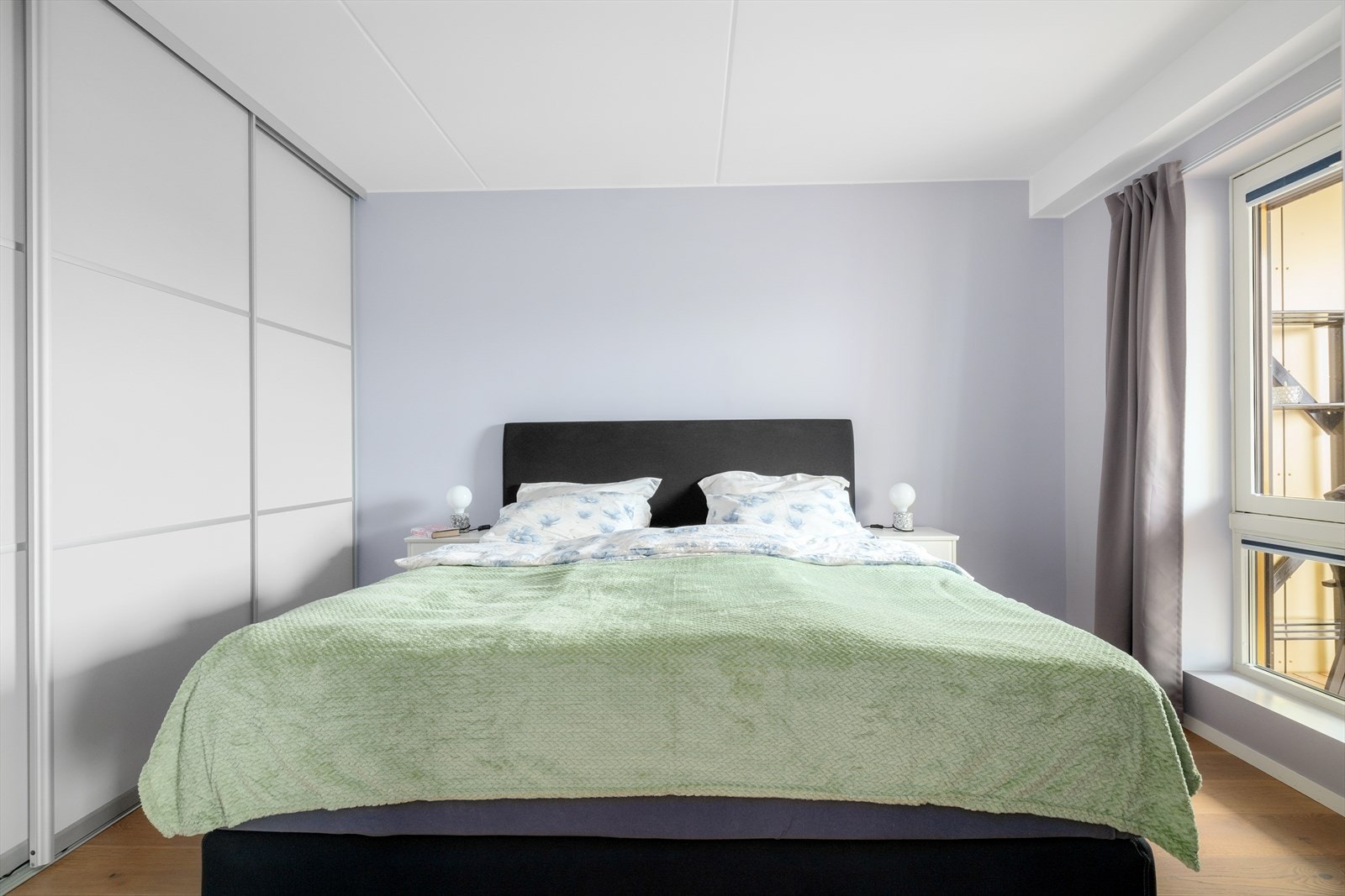 Hovedsoverommet har god plass til dobbeltseng og tilhørende møblement. Galleribilde