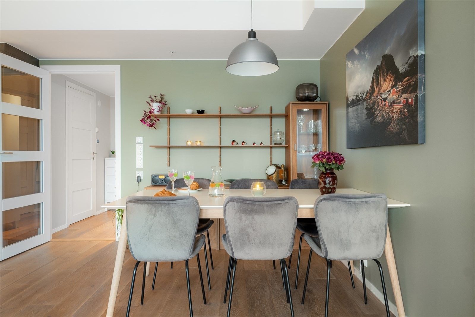 Her er det god plass for hyggelige sammenkomster med venner og familie. Galleribilde