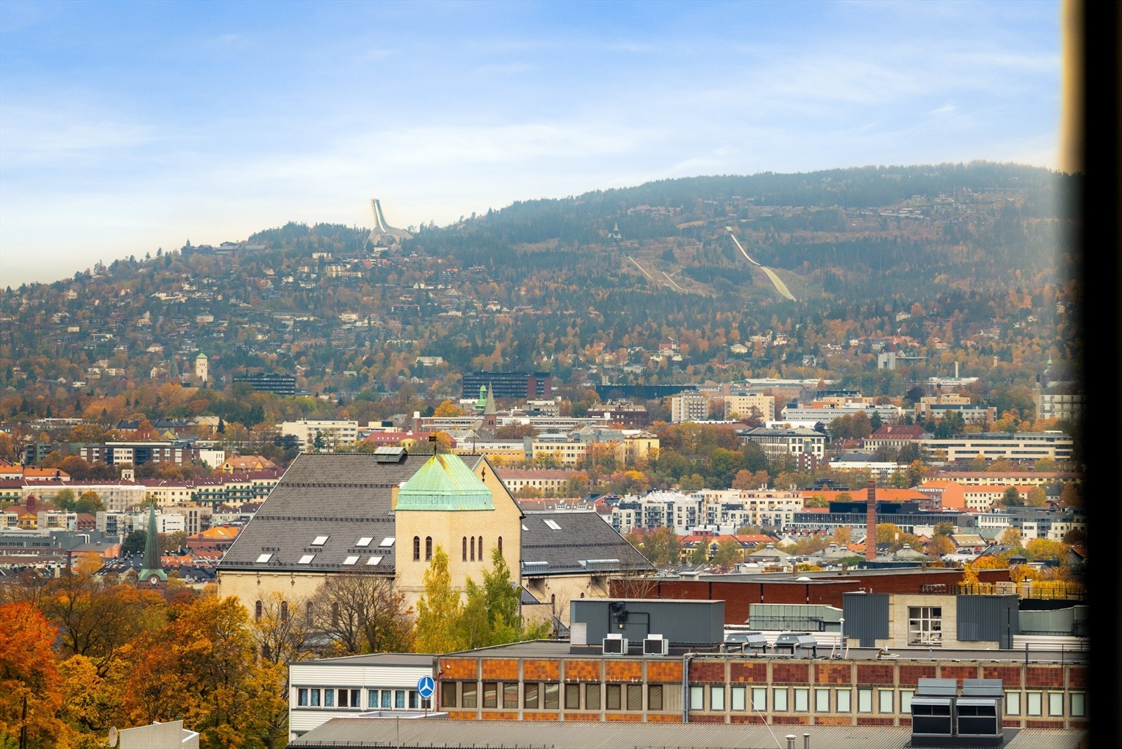 Kort vei til turmuligheter og idrettsanlegg på Jordal og Kampen. Galleribilde