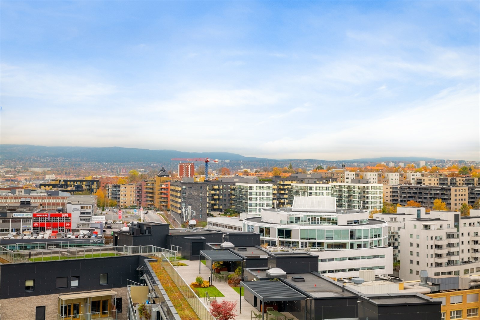 Nærområdet byr på et godt utvalg av butikker, som Spar og Rema 1000. Galleribilde