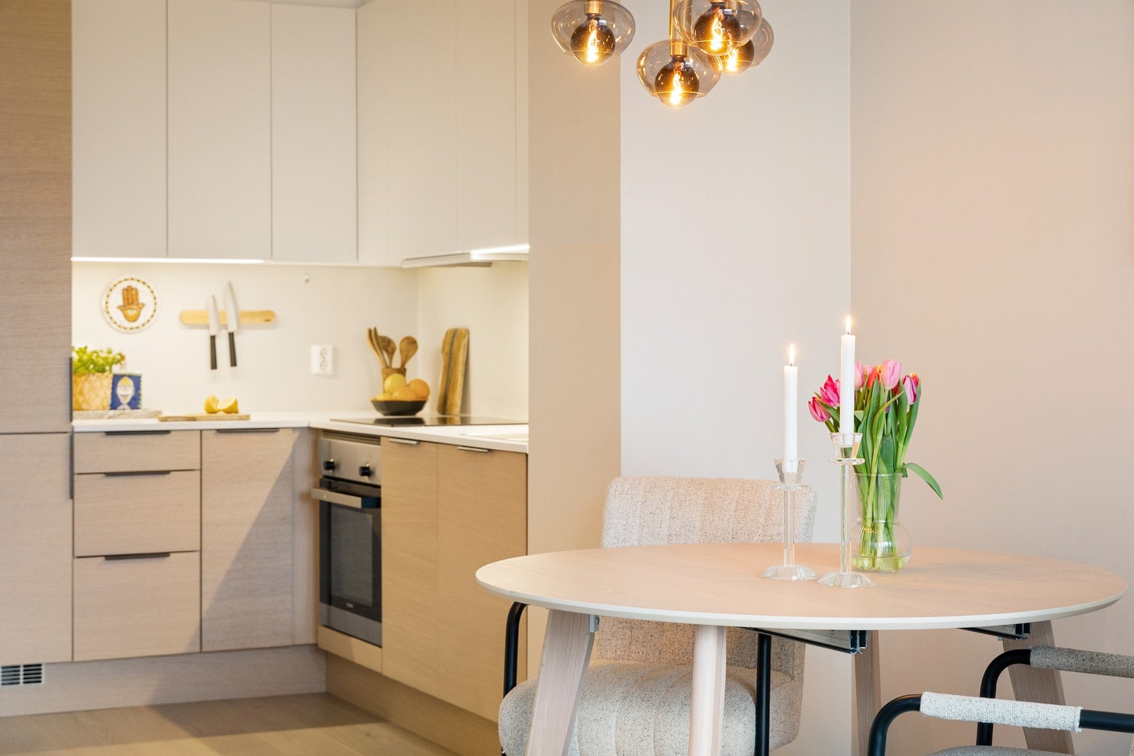 Kjøkkeninnredningen er fra kvalitetsleverandøren HTH. Galleribilde