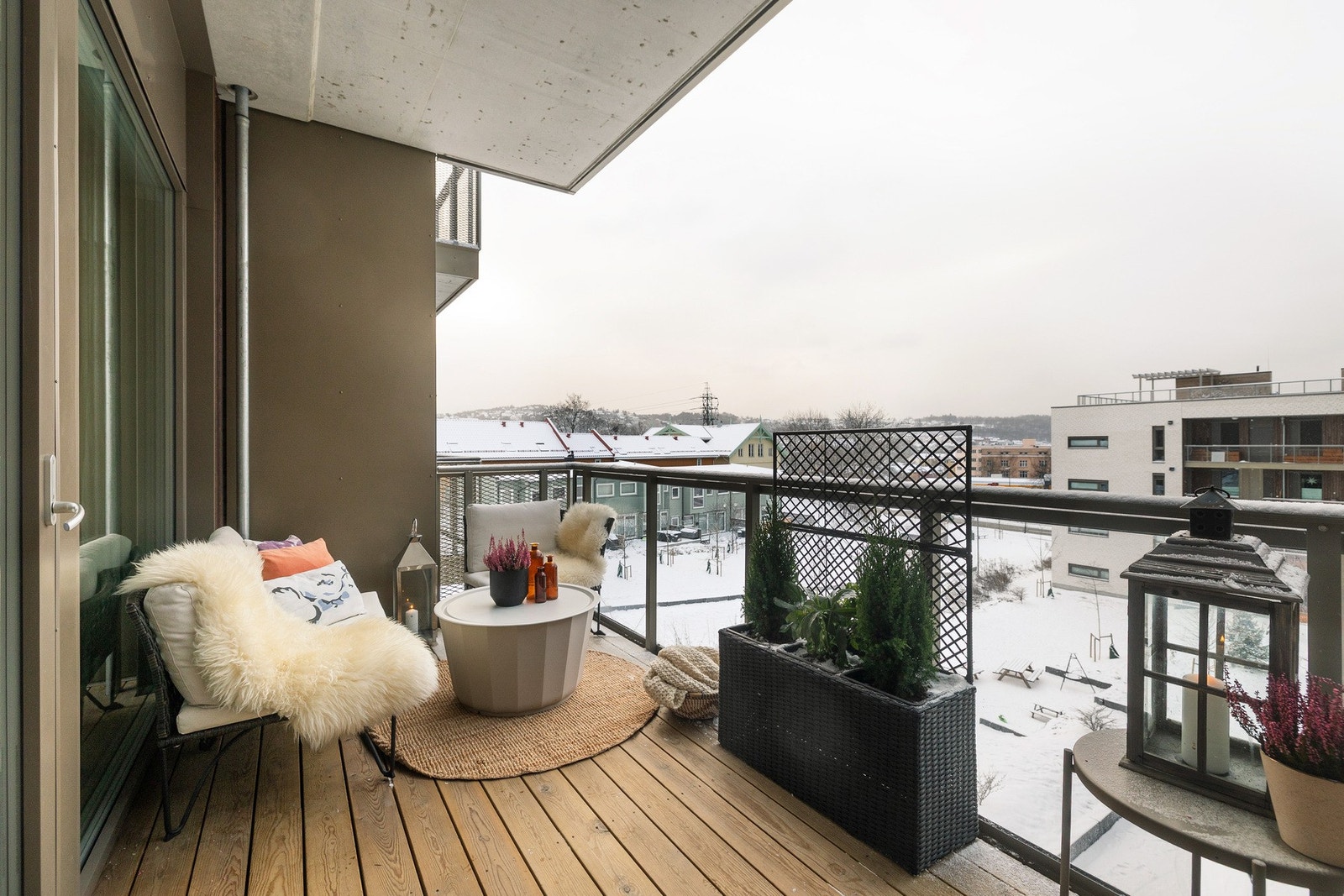 Det er kanskje bikkjekaldt ute nå, men balkongsesongen nærmer seg! Her får du en sniktitt på balkongen. Galleribilde