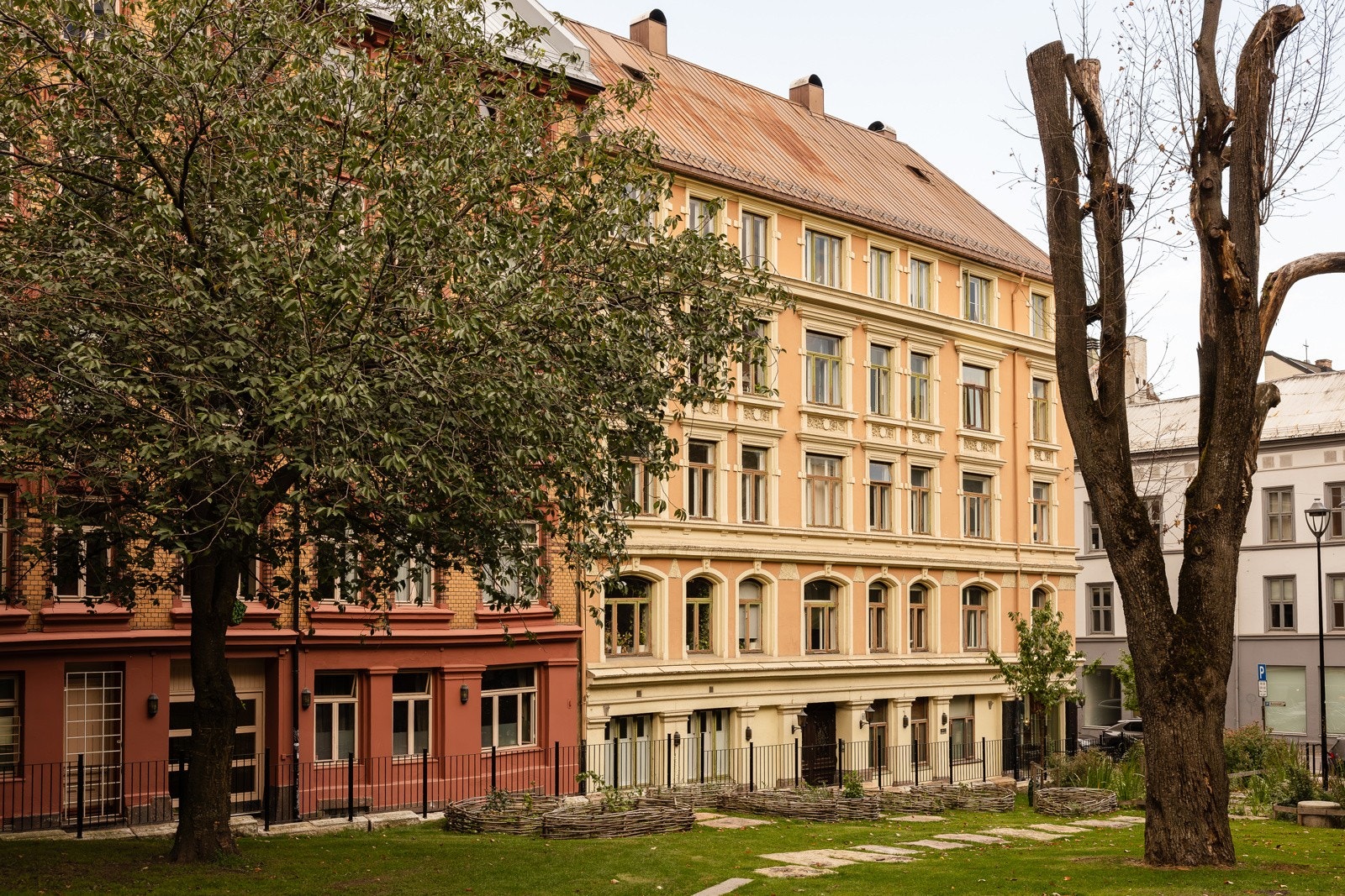 Selgers ord: "Det er kort vei til kollektivtransport og alt man trenger i dagliglivet. Dette er et hjem og et område vi har trivdes svært godt i - og som vi kommer til å savne." Galleribilde