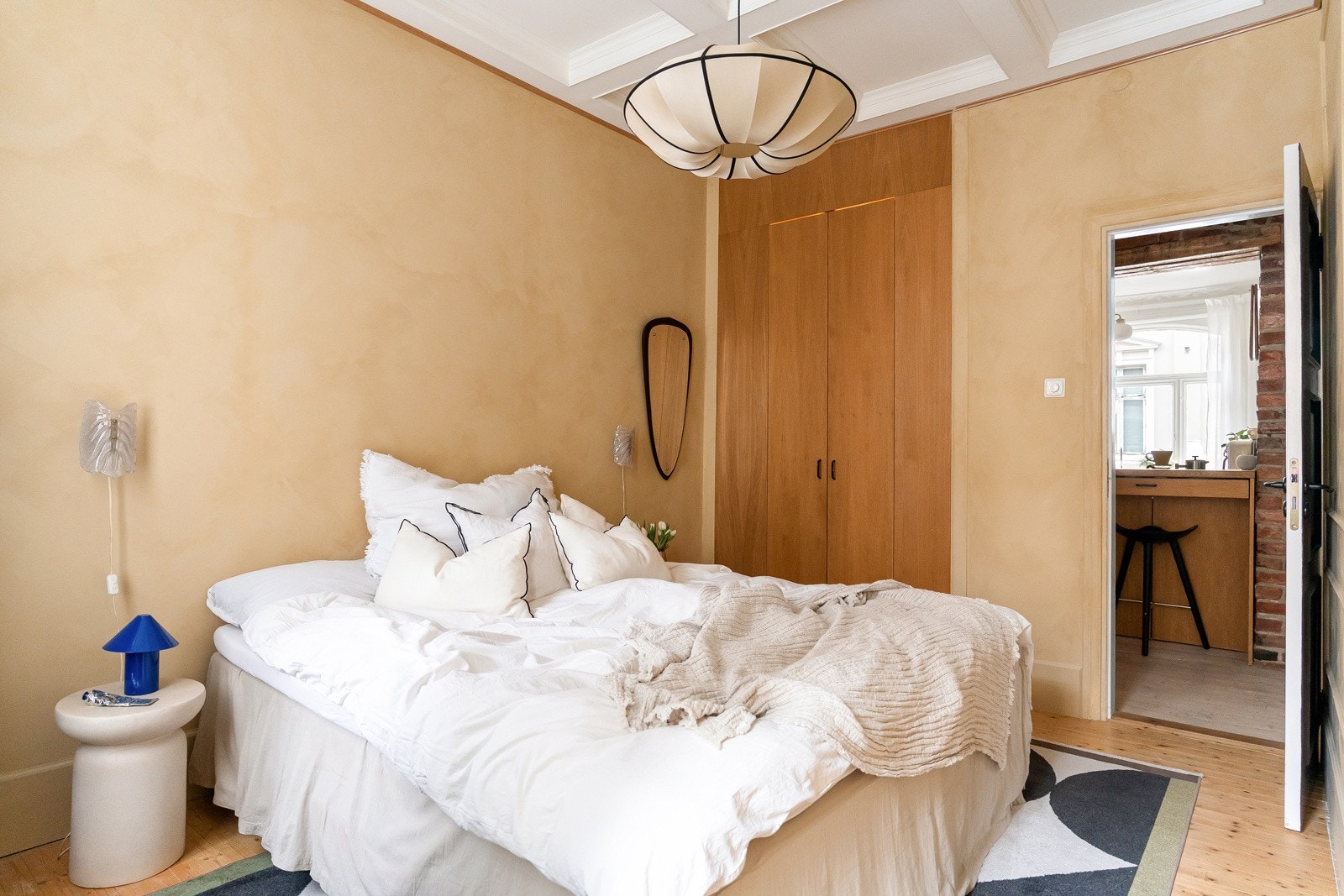 Soverommet vender mot en rolig bakgård. Galleribilde