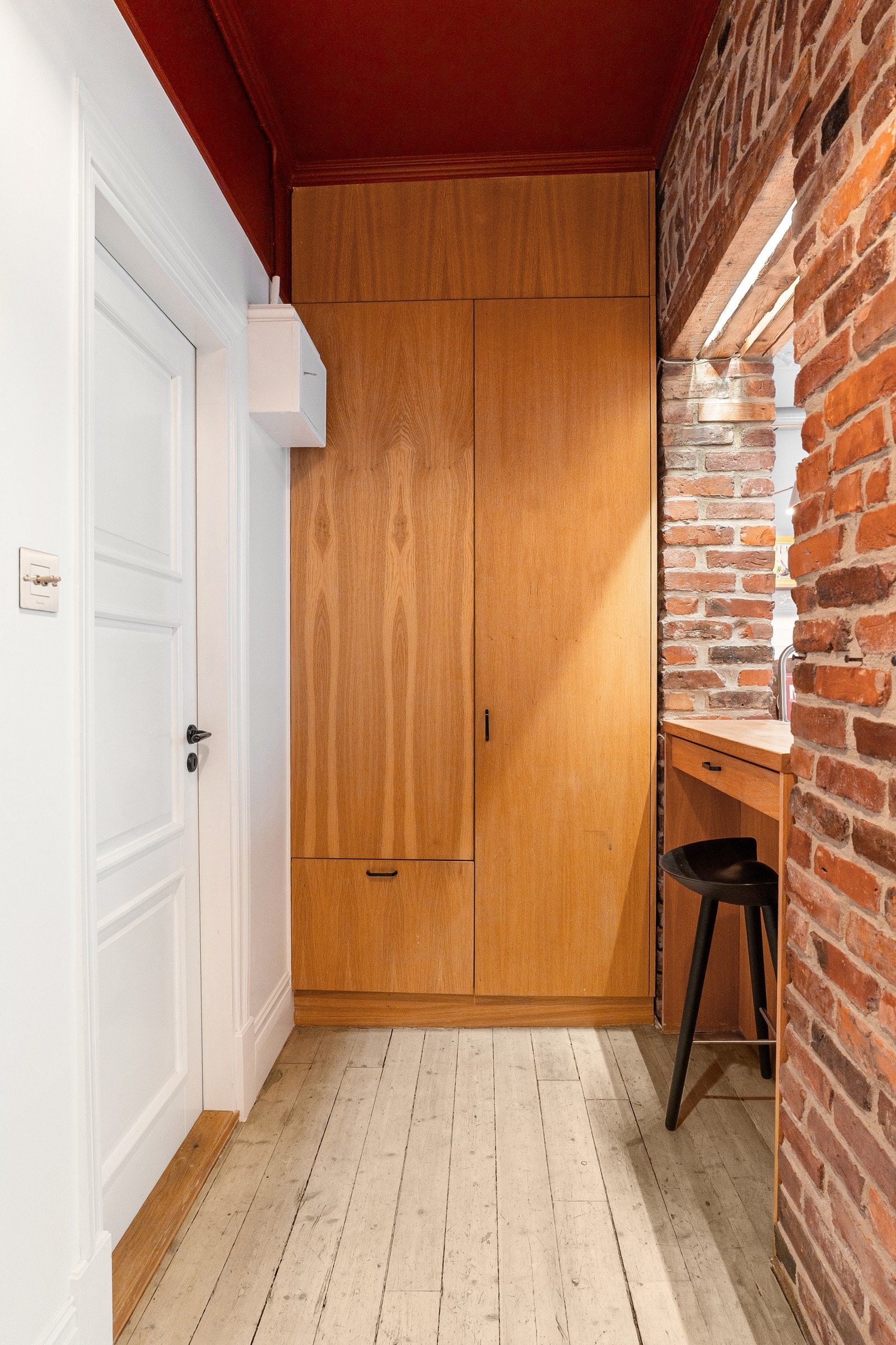 Ekstra oppbevaring i gang mellom soverom og kjøkken. Her har du f.eks. en vaskemaskin. Galleribilde