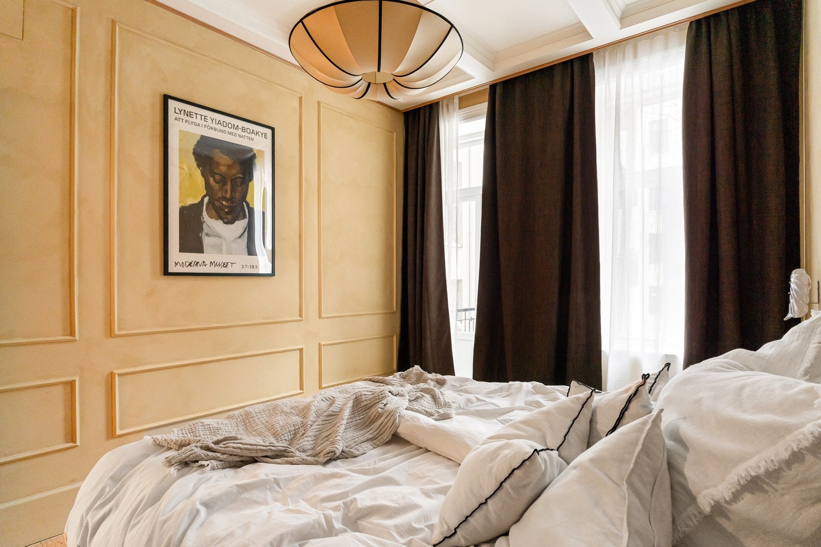 Listverk på vegger, og coffered ceiling i himlingen. Galleribilde