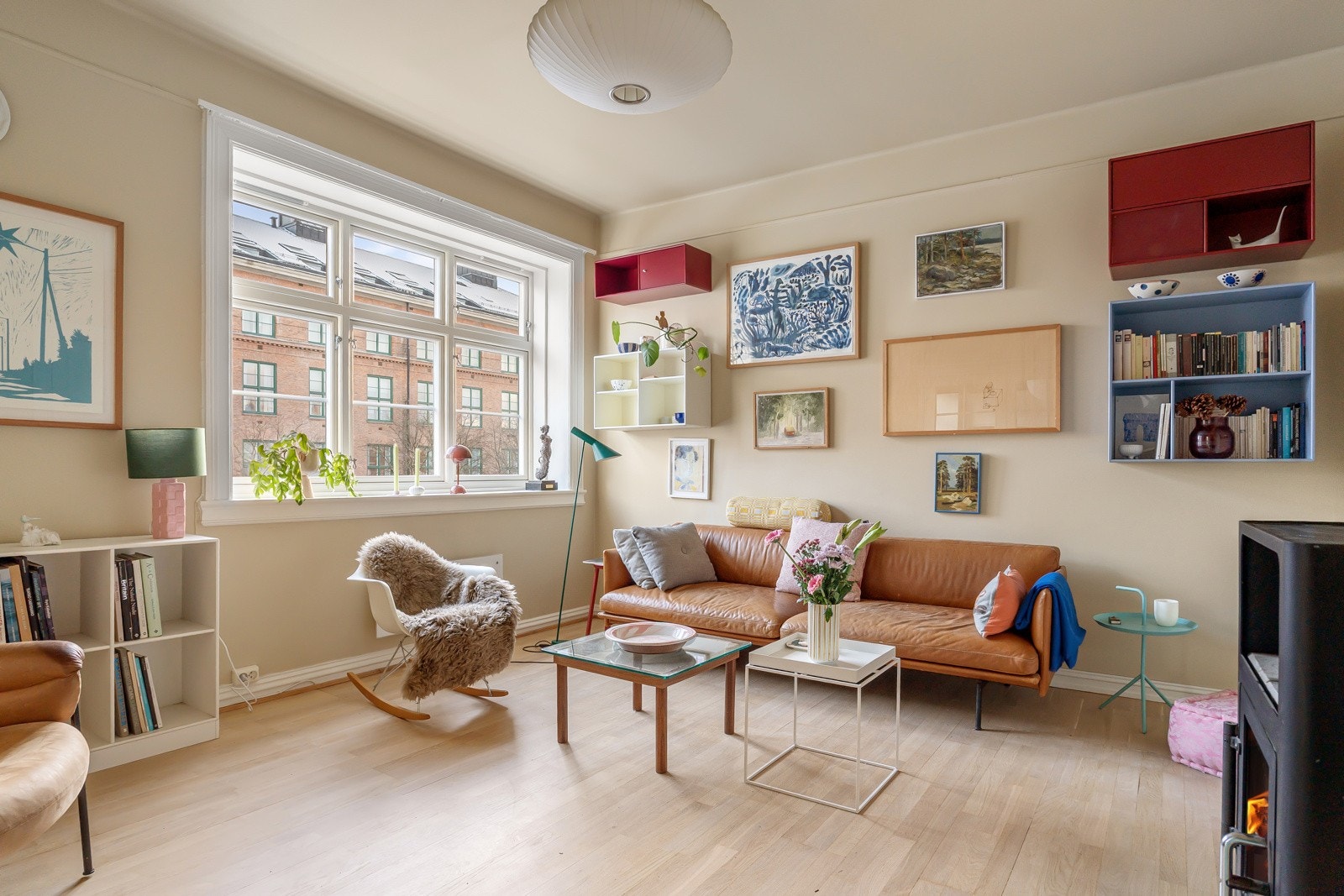 Boligen er lys og gjennomgående, med en perfekt planløsning og en fantastisk romfølelse. Galleribilde