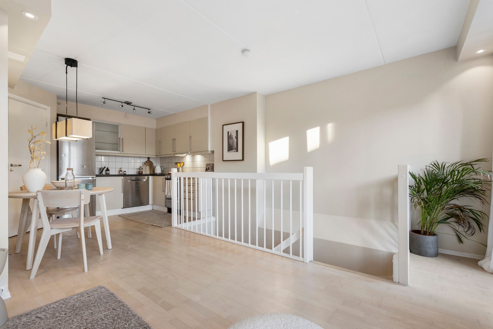 Spennende byleilighet over to plan Galleribilde