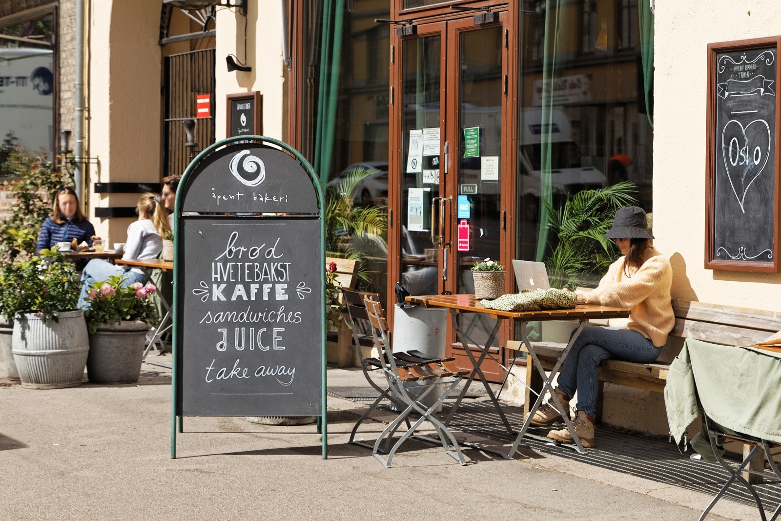 Flere hyggelige spisesteder og kaféer med uteservering Galleribilde