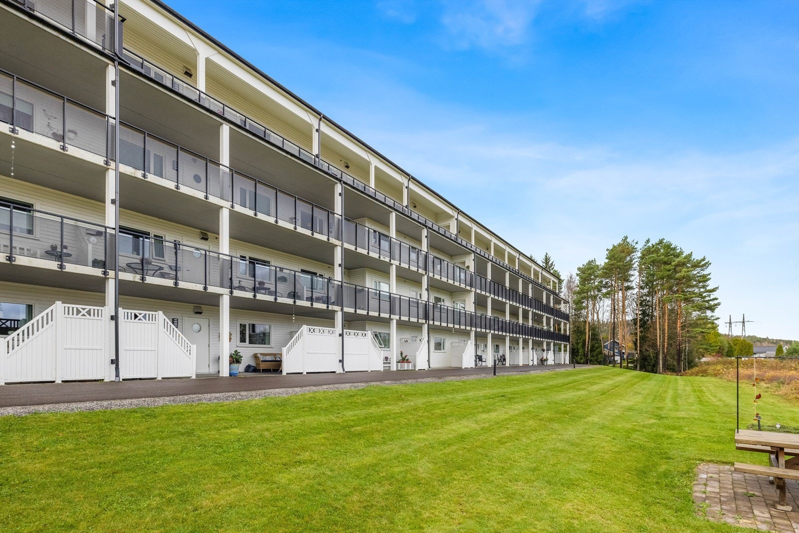 Fells tomt ved inngangsparti Galleribilde