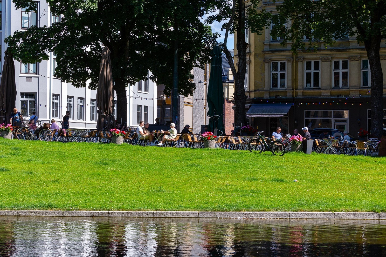 Alexander Kiellands plass er et samlingspunkt og kjent for gode uteserveringer om sommeren. Galleribilde