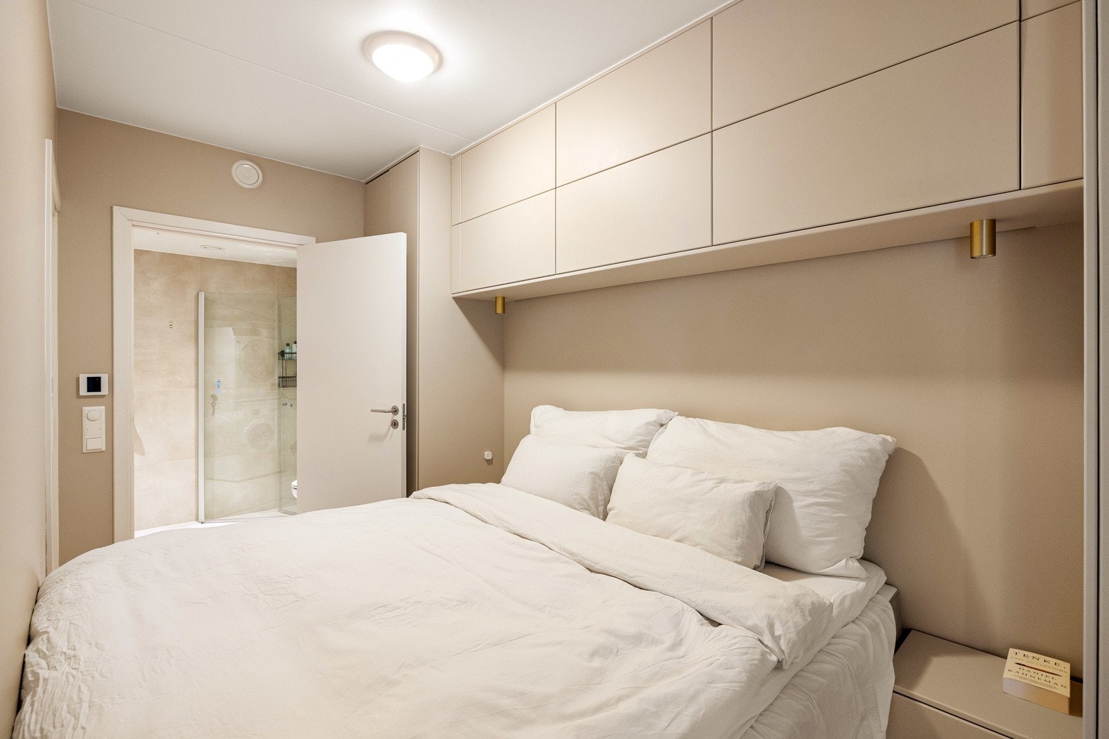 Mye oppbevaring på soverom Galleribilde