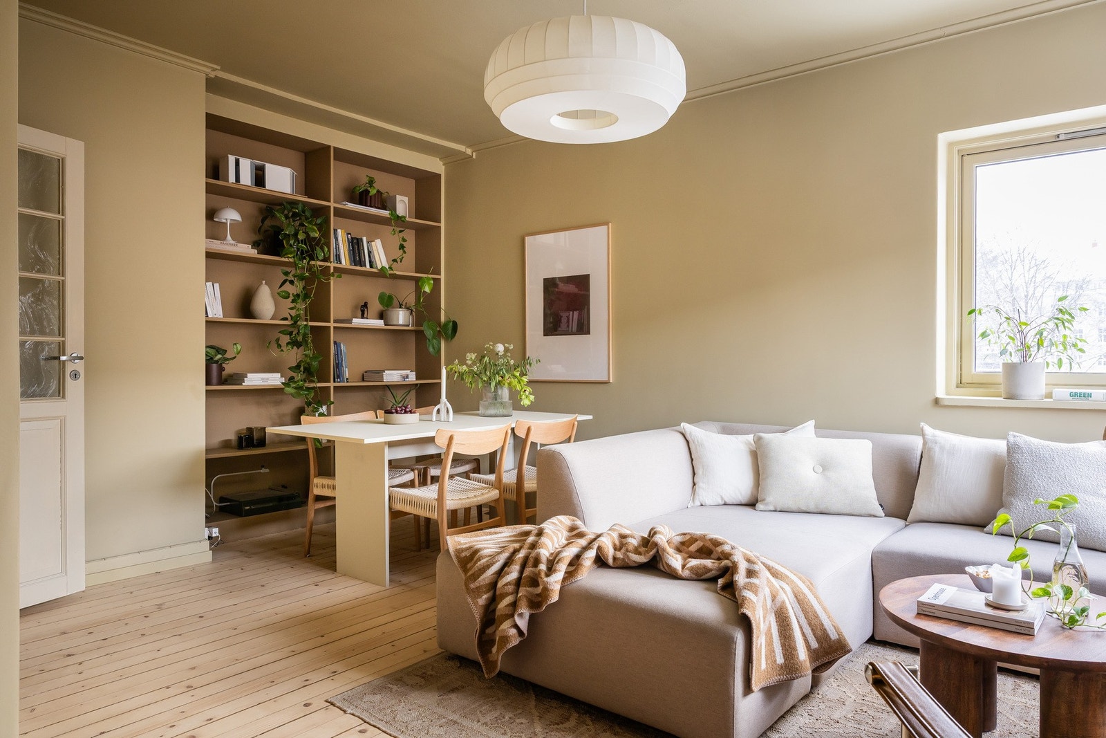 Lys og velholdt 2-roms selveier med svært attraktiv beliggenhet Galleribilde