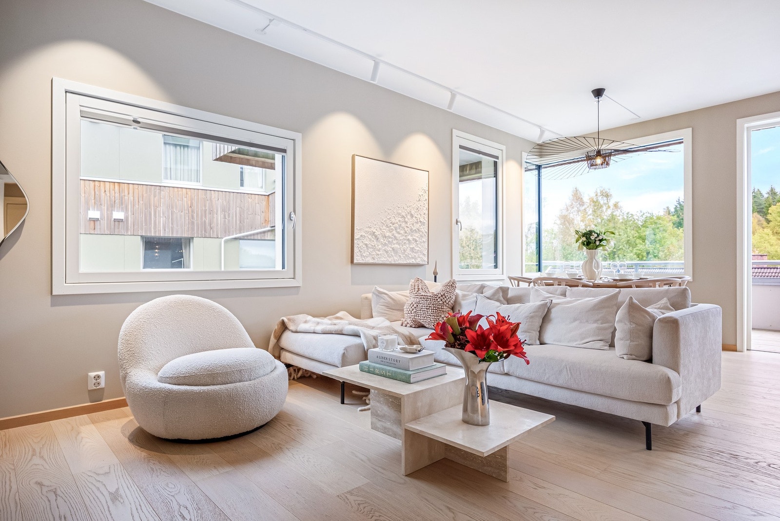 Velkommen inn til innbydende og romslig leilighet i Parkveien! Galleribilde