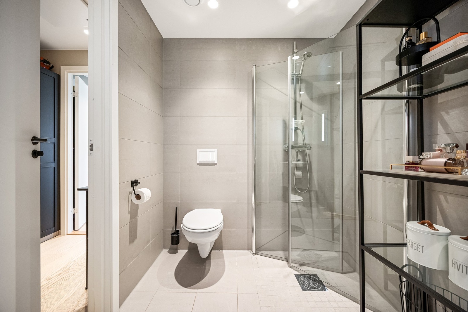 Ferdigattest foreligger og utbygger/ansvarlig søker har gjennom søknad om ferdigattest bekreftet at alle kontroll erklæringer foreligger. Galleribilde