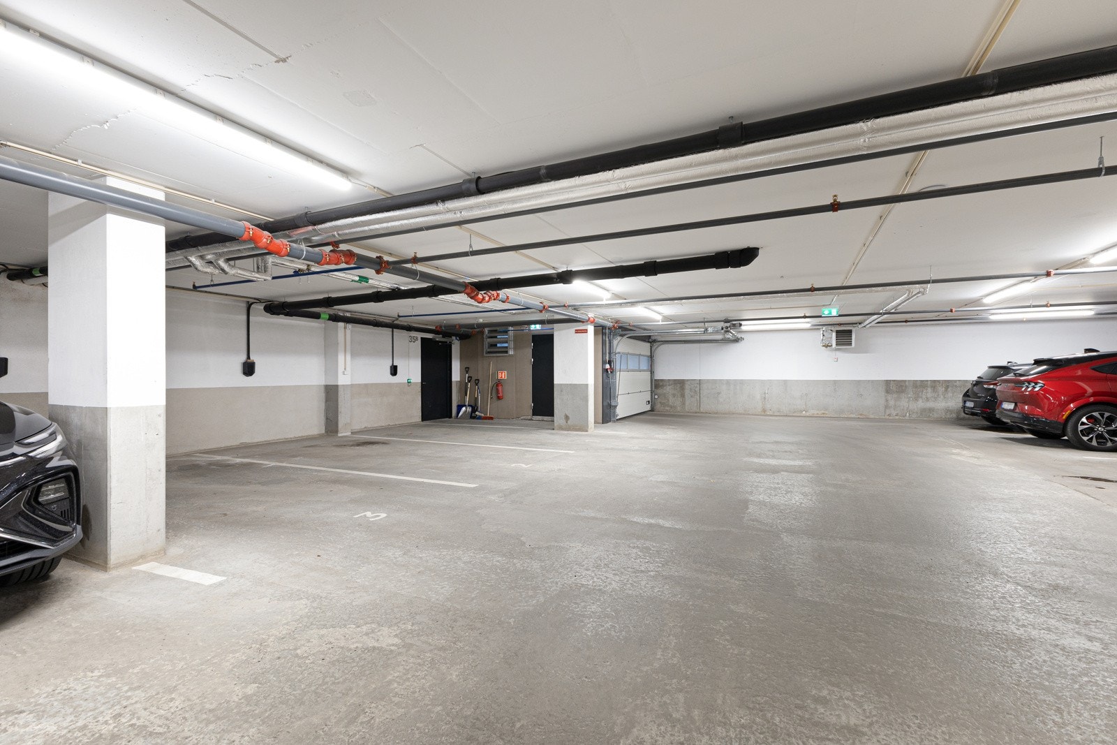 Det medfølger 1 p-plass + sportsbod i parkeringskjelleren under bygget Galleribilde