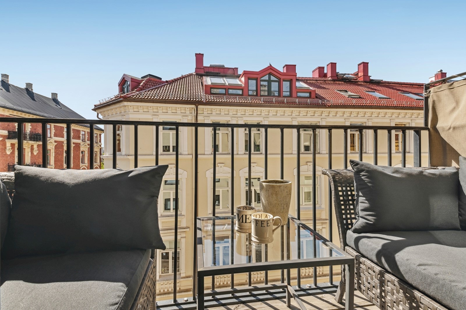 Sydvendt balkong på ca. 2 m². Galleribilde