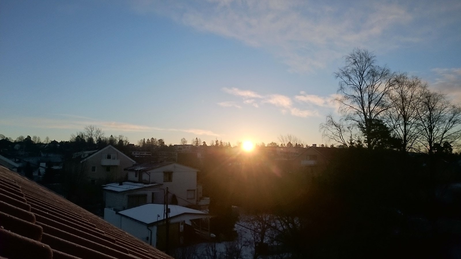 Privat bilde fra selger. Soloppgang fra søndre takvindu. Galleribilde