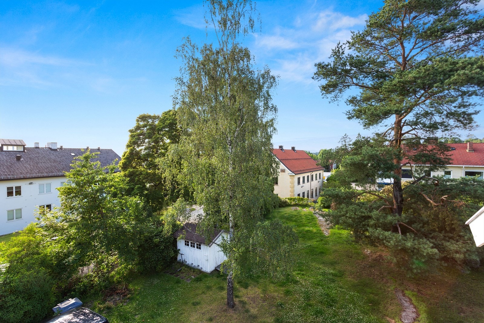 Sameiet har en stor og tilbaketrukket felleshage. Galleribilde