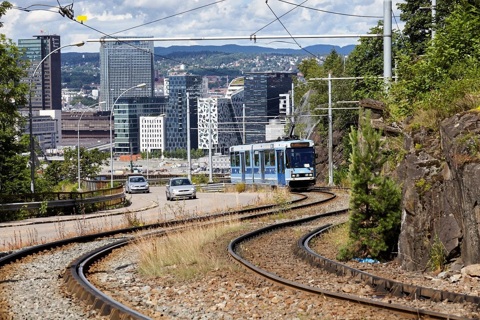 Trikken tar deg til Bjørvika på 14-15min. Kastellet trikkestopp ligger kun 2 min unna boligen. Galleribilde