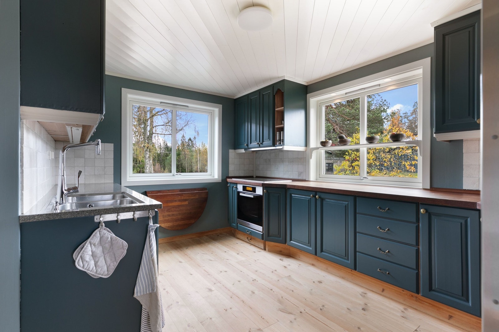 Stort kjøkken i heltre Galleribilde