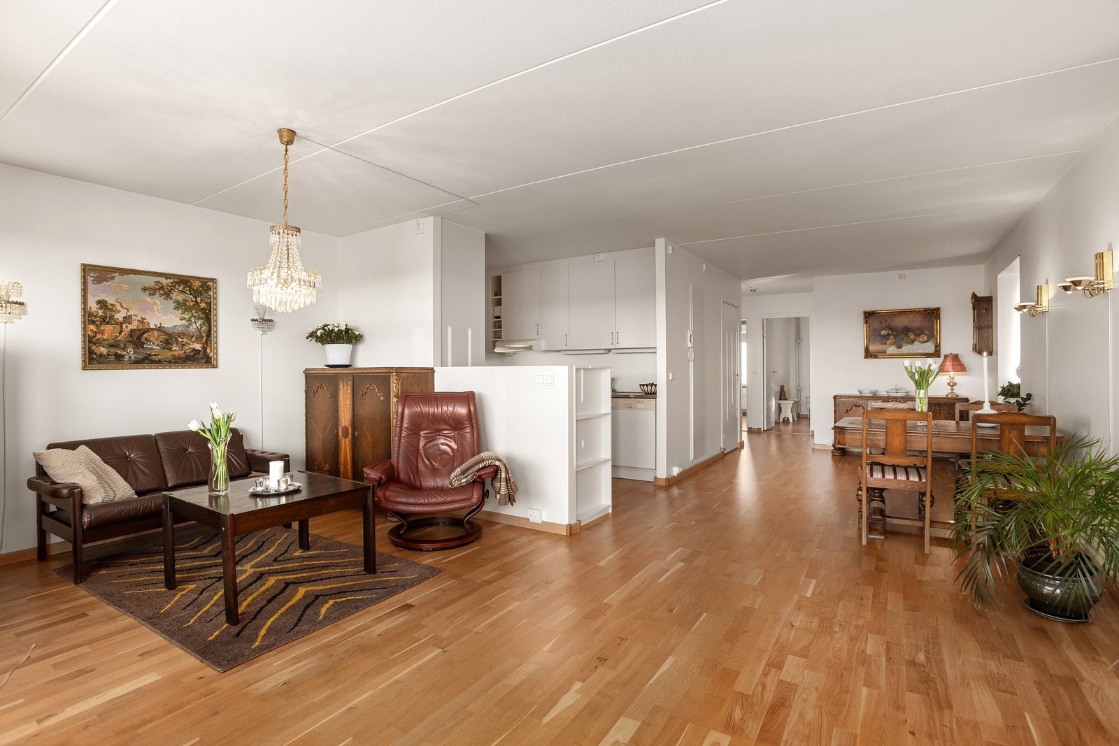 Stue med åpen kjøkkenløsning Galleribilde