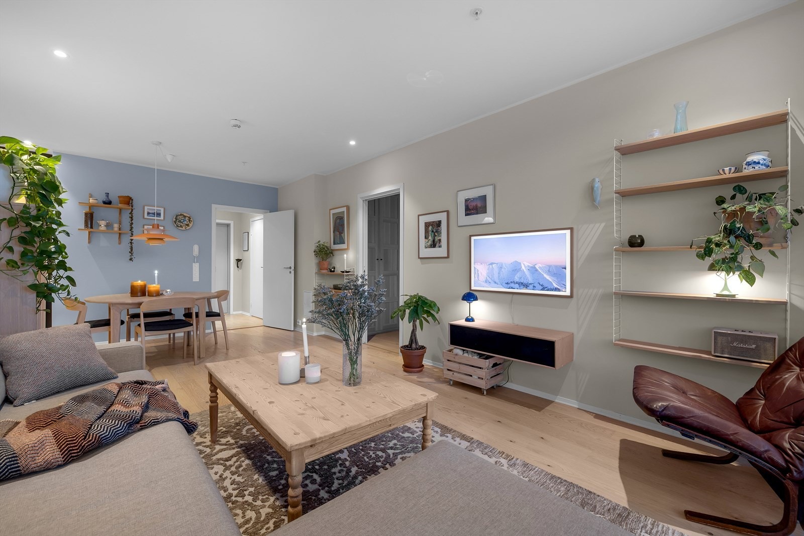 Moderne farge- og materialvalg Galleribilde