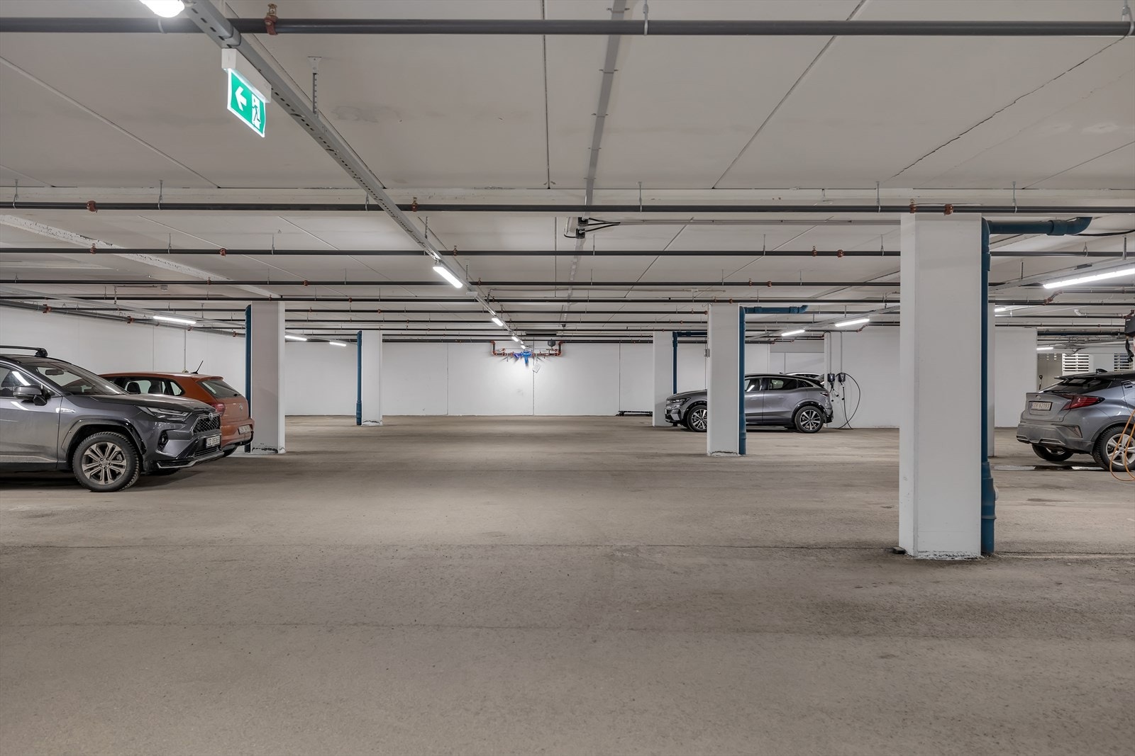 Fast parkeringsplass i felles garasjeanlegg Galleribilde