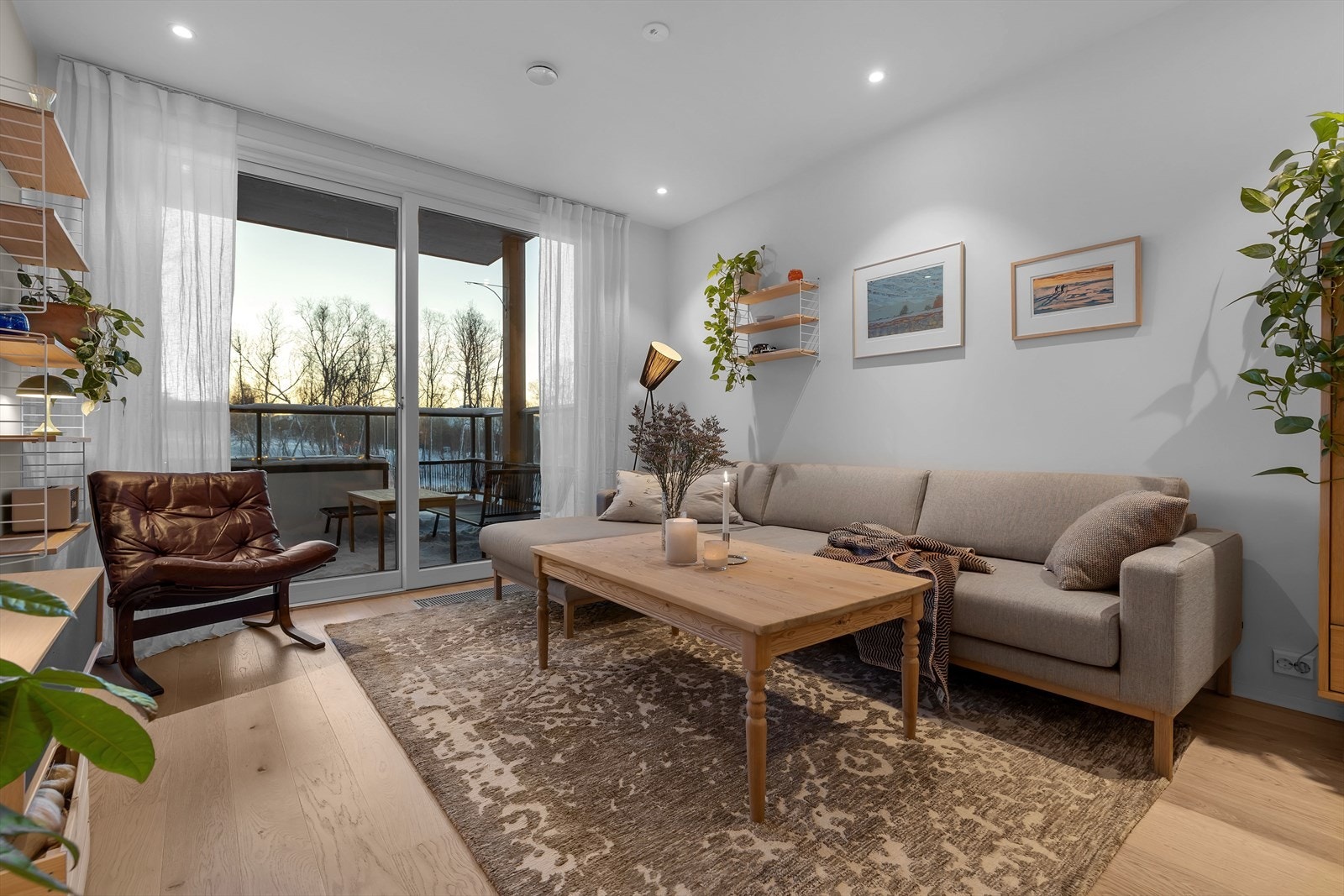 Leiligheten har svært god intern beliggenhet, vendt mot sør og friområder Galleribilde