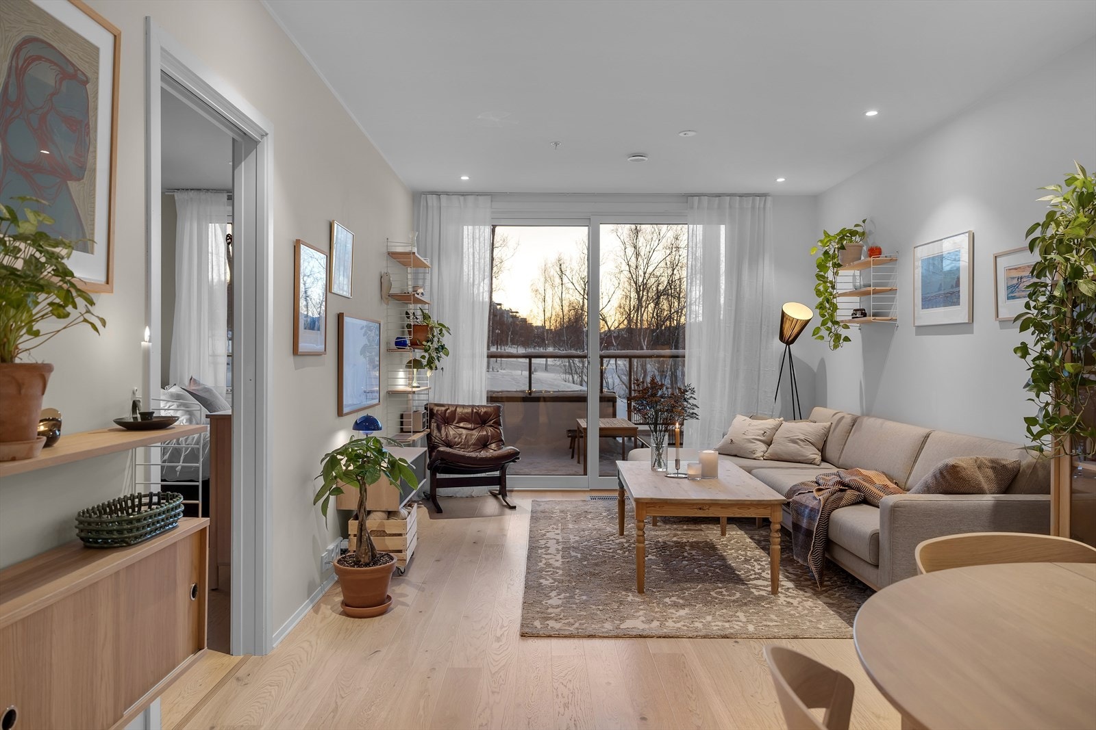 Moderne og sørvendt 3-roms selveierleilighet Galleribilde