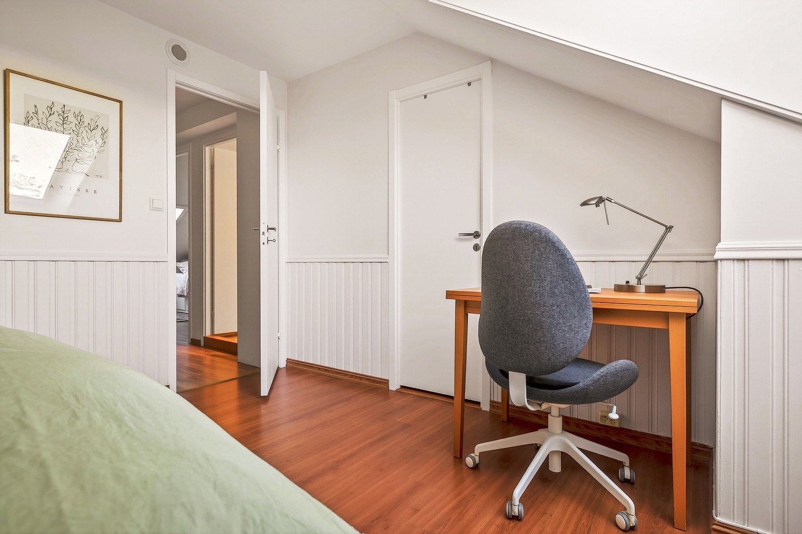 Her er det også en ekstra bod, som kan brukes som walk-in. Galleribilde