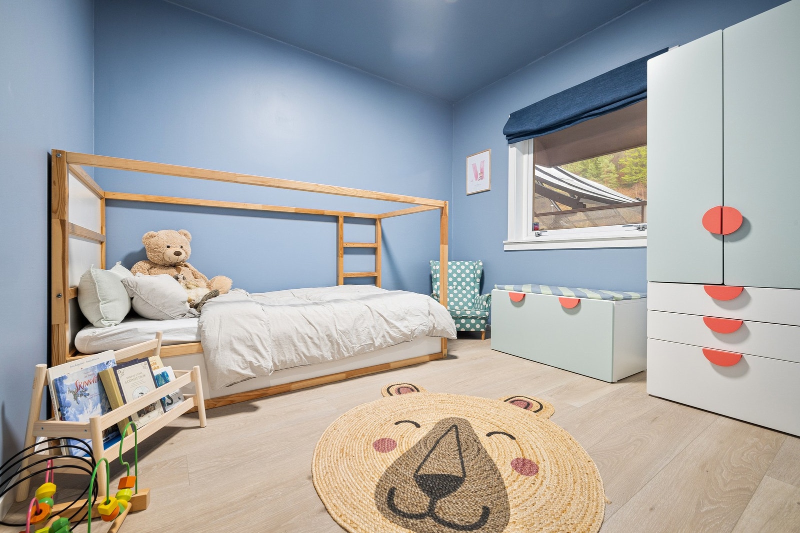 Dette soverommet passer ypperlig som barnerom, gjesterom, kontor eller lignende Galleribilde