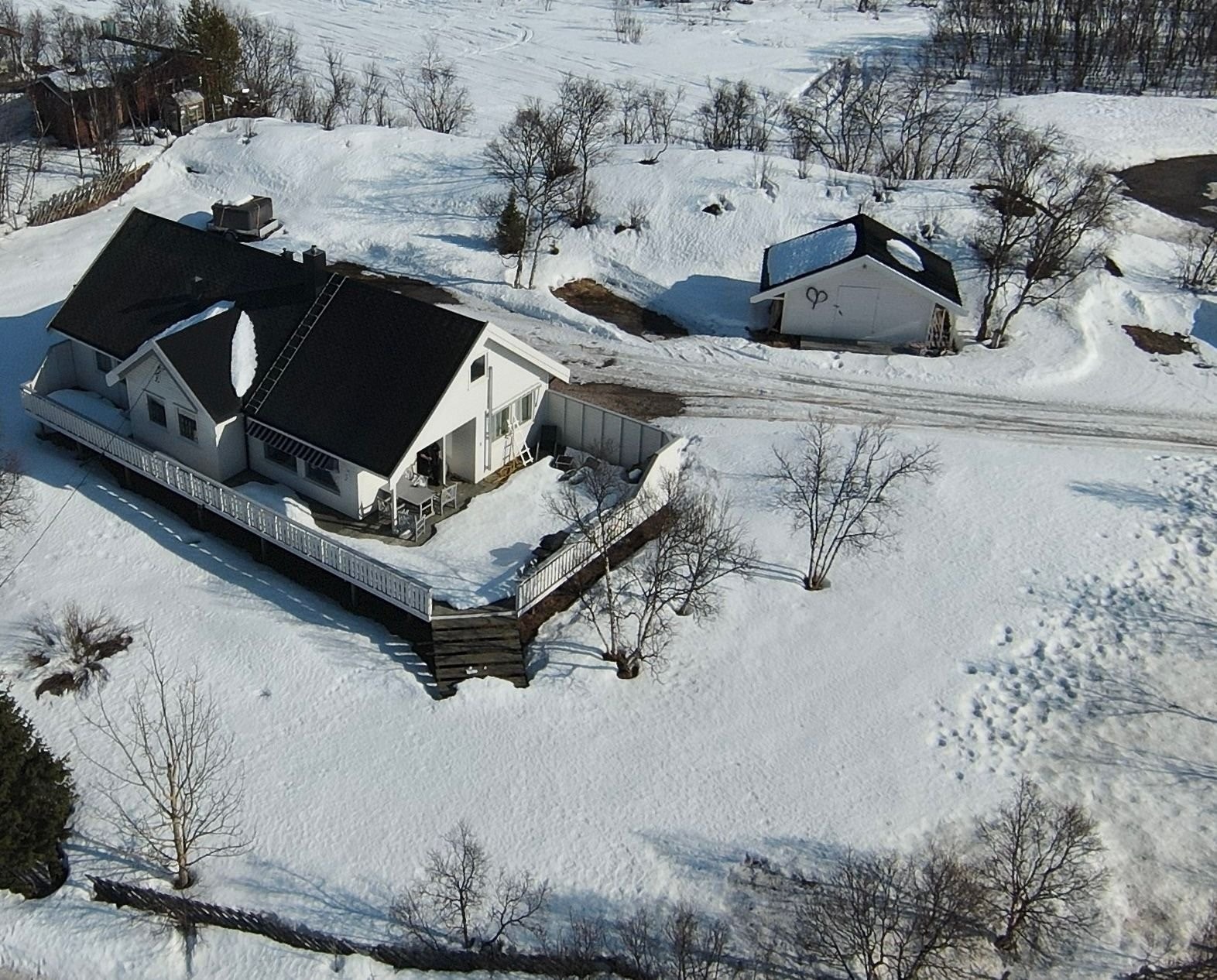 Søndre luftjok 18, stor opparbeidet tomt med plass for garasje. Galleribilde