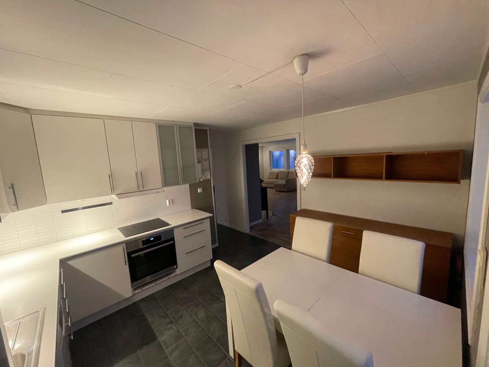 kjøkken sett mot stue Galleribilde