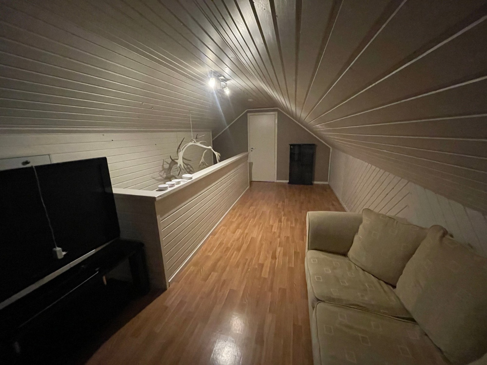 loftsstue/oppholdsrom sett mot soverom 3 Galleribilde