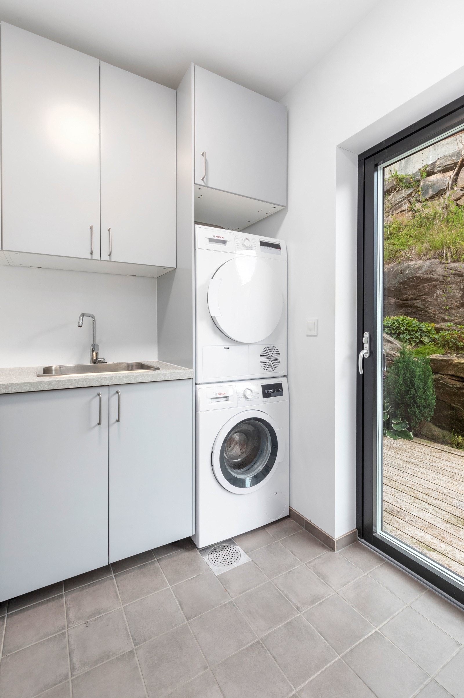 Vaskerom med utgang til boligens uteområde Galleribilde